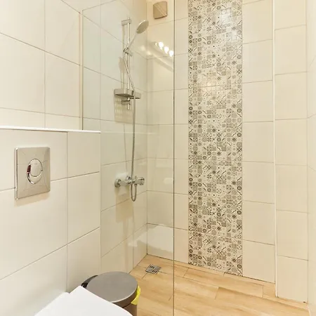Vitosha Blvd Apt Steps From Ndk *