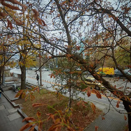 Vitosha Blvd Apt Steps From Ndk Σόφια