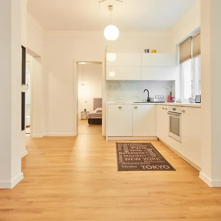 Vitosha Blvd Apt Steps From Ndk 아파트