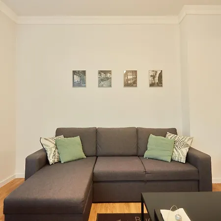 Vitosha Blvd Apt Steps From Ndk * 소피아