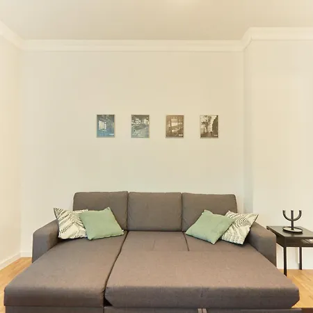 Vitosha Blvd Apt Steps From Ndk * Sofia