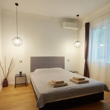 Vitosha Blvd Apt Steps From Ndk
